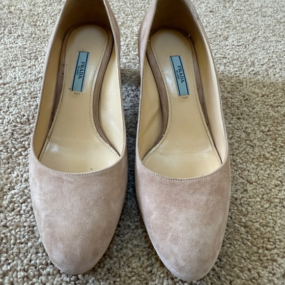 Prada Elegant Tan Women\'s Pumps main image 0